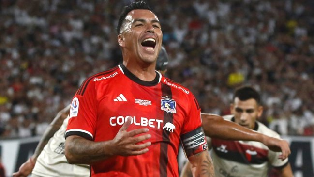 Colo Colo saludó a Esteban Paredes: 