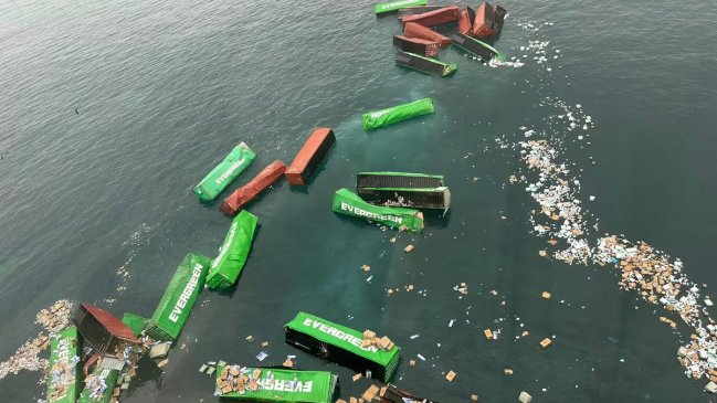 Perú cierra el puerto del Callao tras caída de 50 contenedores desde buque taiwanés