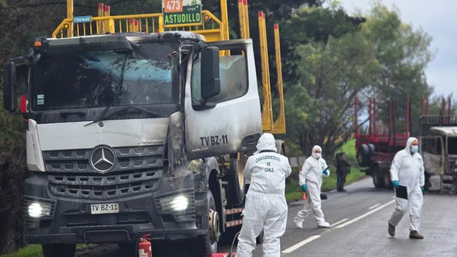Ataque incendiario en Collipulli: Dos camiones y una maquinaria destruidos