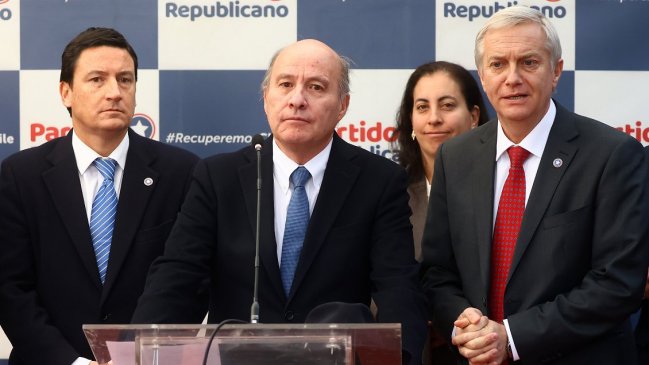 Rivera critica falta de experiencia política y rol en la colusión del jefe económico de Kast