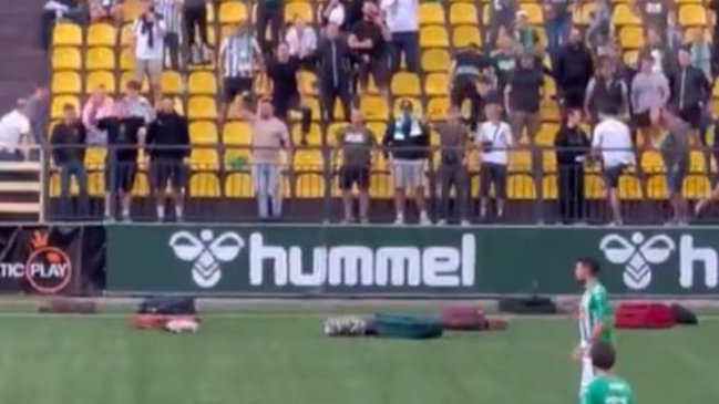 [VIDEO] Hinchas le arrojaron maletas a un técnico para que se vaya del club