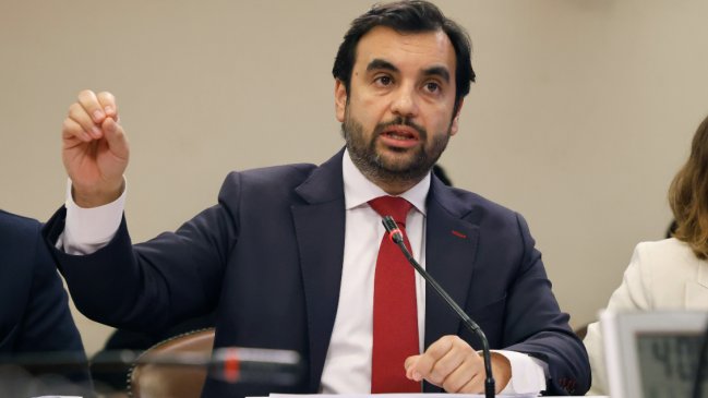 Ministro Gajardo ofreció disculpas por dichos sobre cuerpos de víctimas en El Teniente