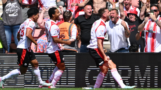 Brereton en banca: Southampton le remontó al debutante Wrexham en la Championship