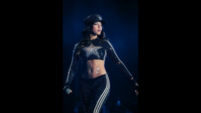 Emilia deslumbra a 20 mil fanáticos en La Florida