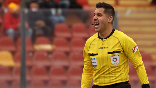 Cristian Garay fue designado para arbitrar el clásico entre Colo Colo y la UC en el Monumental