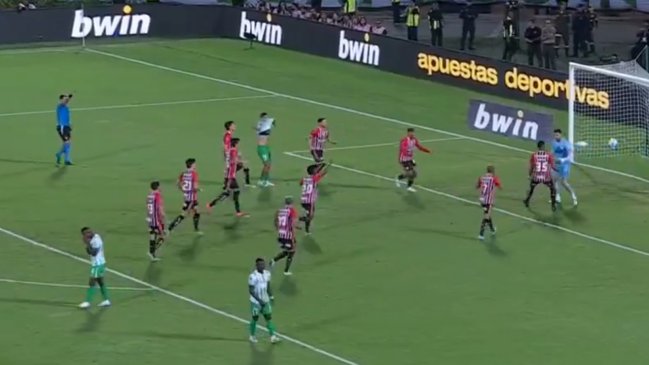 [VIDEO] Edwin Cardona falló dos penales en empate de Atlético Nacional y Sao Paulo en la Libertadores