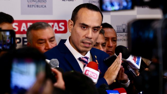 Perú: Fiscalía archivó investigación contra presidente del Congreso por violación