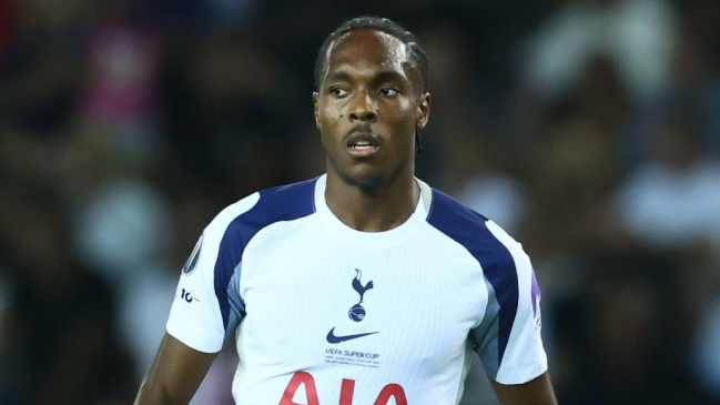 Tottenham condenó insultos racistas contra Mathys Tel tras fallar su penal en la Supercopa