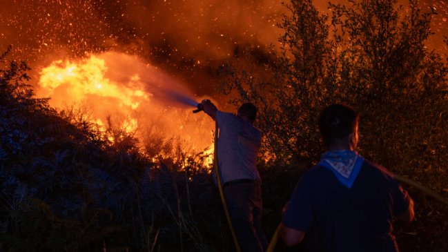 Graves incendios forestales azotan la península ibérica en medio del calor extremo