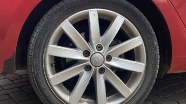 Niña está grave tras ser atropellada por su papá durante maniobra de retroceso