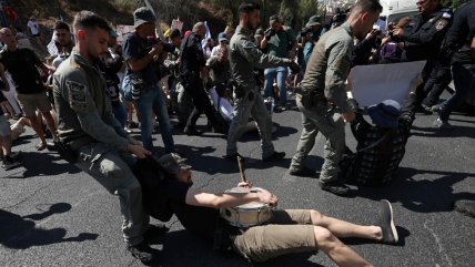  Manifestantes israelíes bloquean autopistas para exigir acuerdo en Gaza  