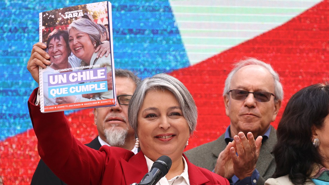 Jeannette Jara y sus rectificaciones: ¿un tropiezo o una estrategia política en campaña?