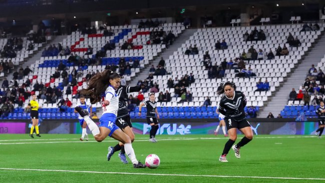 La UC femenina estrenó el Claro Arena con un empate ante Santiago Morning