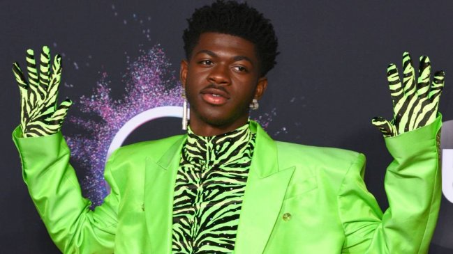 Rapero Lil Nas X fue hospitalizado y arrestado tras agredir a un policía
