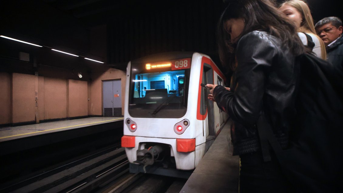 Cambios en estación Baquedano: una reconfiguración que redefine el flujo del Metro en Santiago