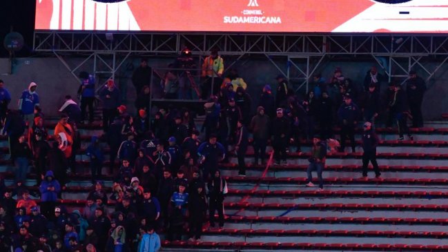 Prensa argentina acusó que barristas liberados de la U iniciaron 