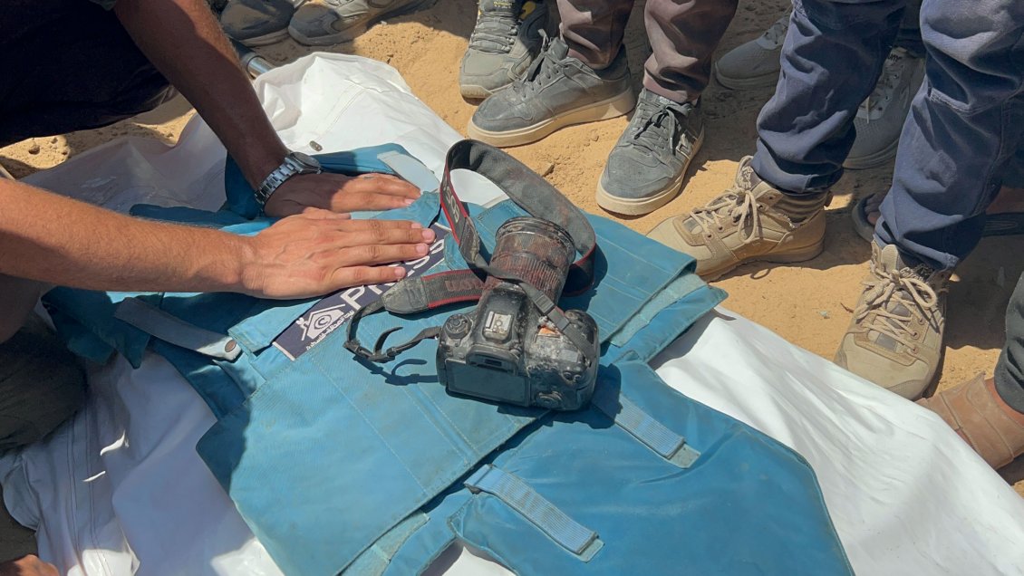 Israel bombardea hospital en Gaza: muerte de cinco periodistas y la crisis de la información en el conflicto