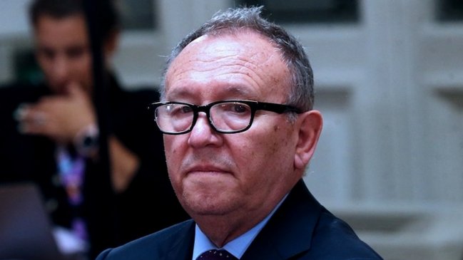 El senador García Ruminot tampoco considera dictadura a la era de Pinochet