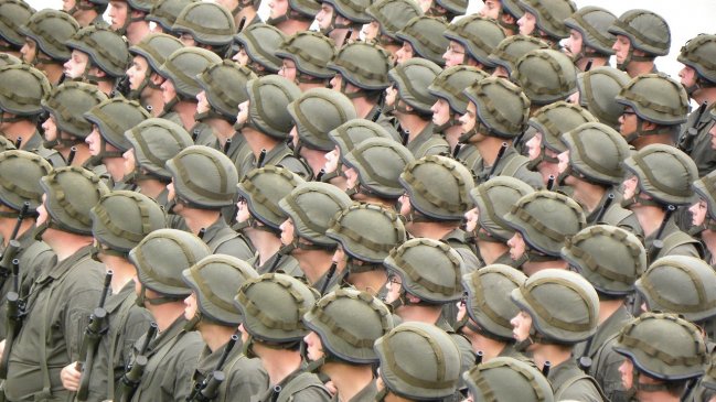 Reinstaurar el servicio militar y hacerlo obligatorio gana adeptos en Europa