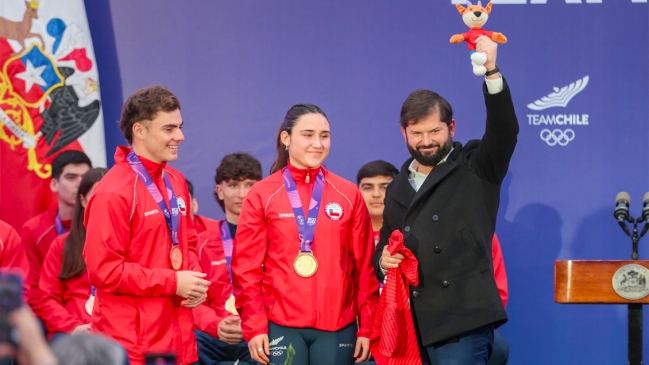 Gabriel Boric recibió al Team Chile: Para tener a los mejores, se necesitan a quienes no lo son