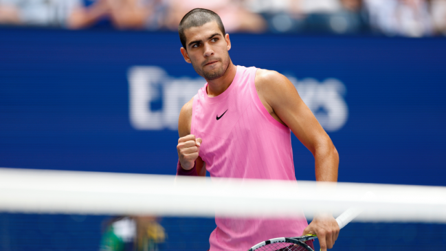 Alcaraz arrasó con Darderi para instalarse en octavos del US Open