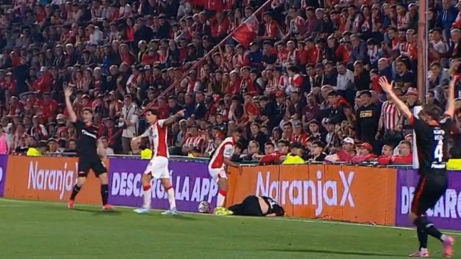 Alarma en La Roja: Felipe Loyola salió lesionado por duro golpe en duelo de Independiente e Instituto