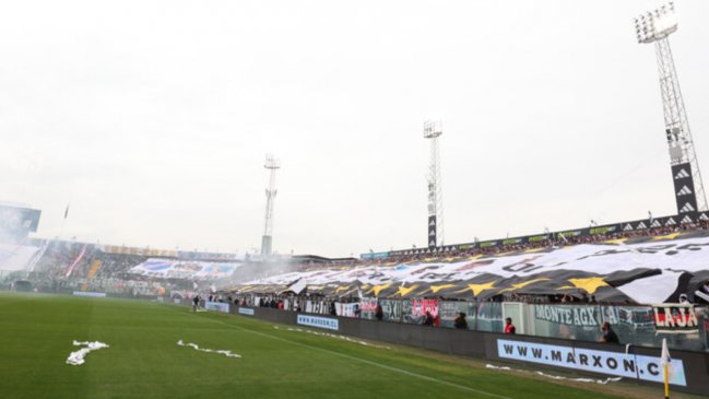 Hincha de Colo Colo falleció durante el Superclásico tras caer del techo en el Monumental