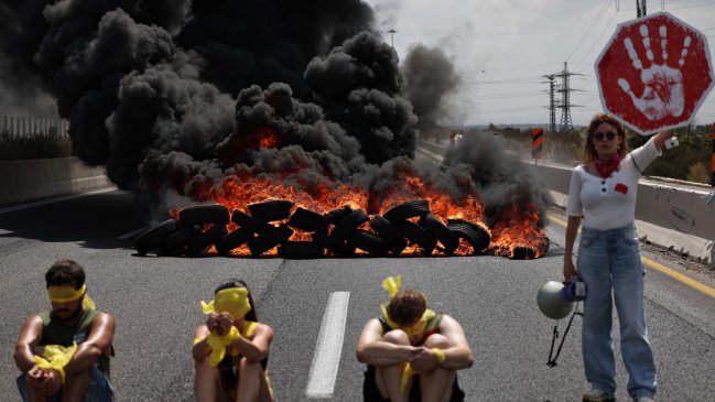 Estudiantes israelíes se niegan a volver a clases para protestar por los rehenes