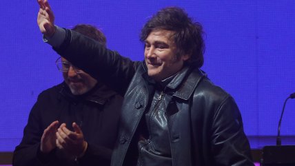  Milei viaja a EE.UU. en medio de acusaciones de corrupción y elecciones clave en Buenos Aires  