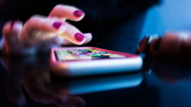 Asalto a local de completos en Lo Prado: Exigieron claves de celulares a clientes