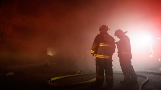Incendio afectó al Mercado Cardonal de Valparaíso