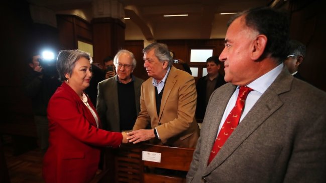 Oficialismo busca calmar tensiones en el comando de Jeannette Jara