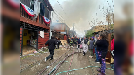  Mujer murió durante incendio que destruyó cinco casas en La Pintana  