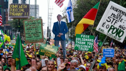  Miles de personas protestaron en defensa de Bolsonaro por las calles de Brasil  