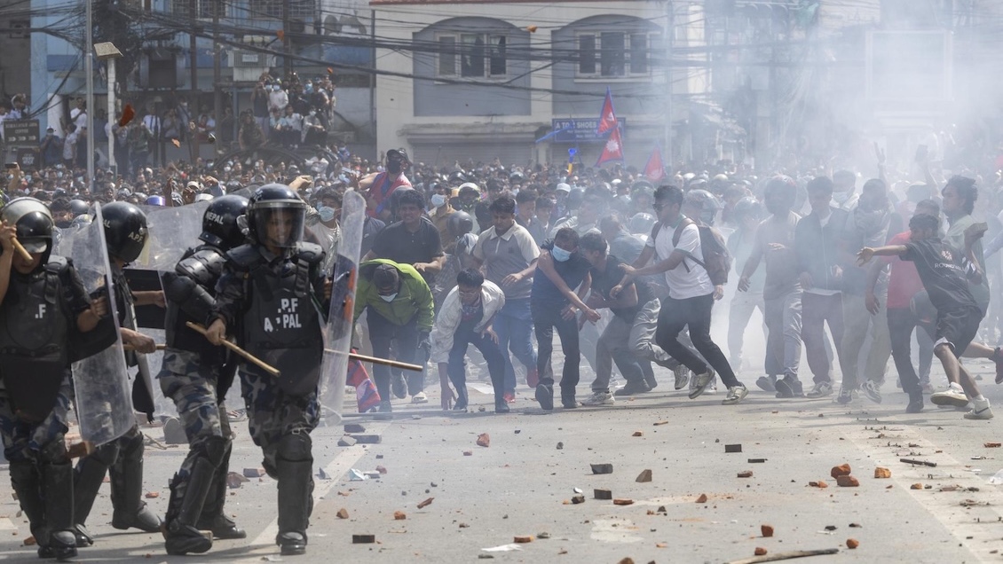 Protestas en Nepal derriban al primer ministro