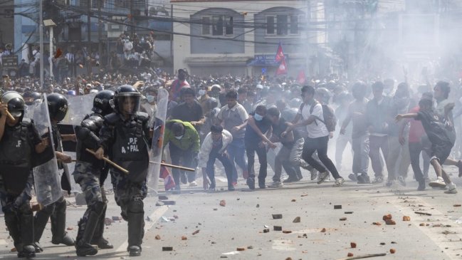 Nepal: Ministro del Interior renunció tras violentas protestas que dejaron 19 muertos