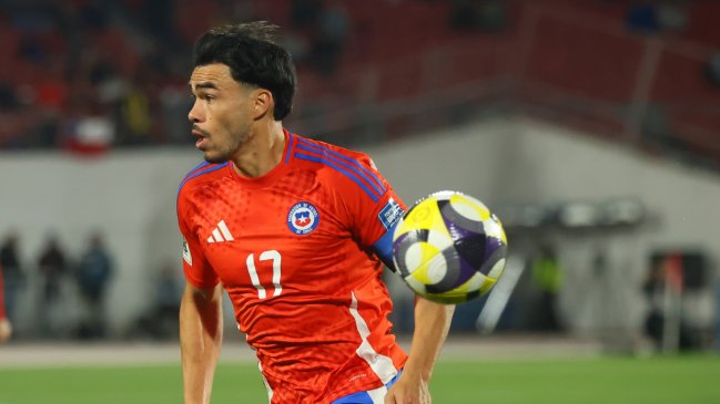 Prensa en Sevilla expresó molestia por minutos que jugó Gabriel Suazo ante Brasil y Uruguay