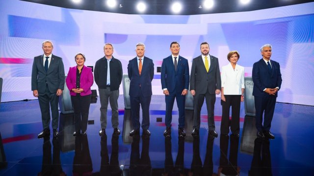 Elecciones presidenciales 2025: un duelo de promesas y esperanzas a un mes de la votación