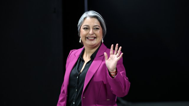 Jeannette Jara en el centro del debate presidencial: ¿victimización o estrategia política?: Un análisis a un mes del pulso electoral