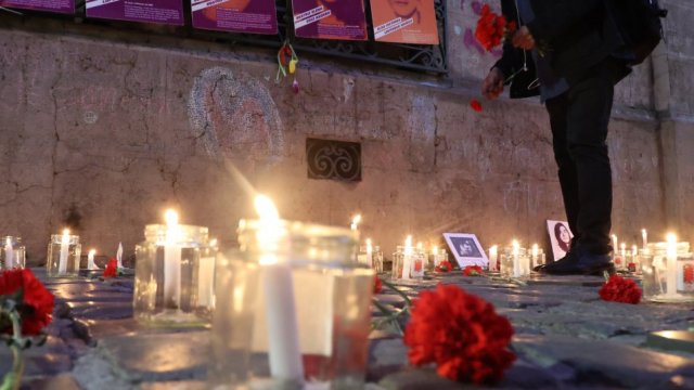 Velatón conmemora 52 años del golpe de Estado en Londres 38