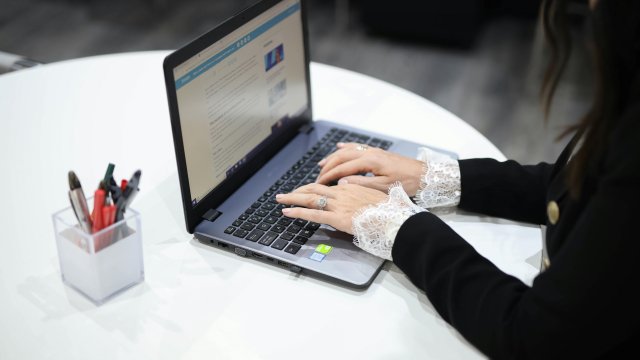 Becas Chile: ¿Qué pasa con la formación avanzada y la retribución al país? Un debate que trasciende fronteras y normas