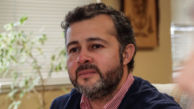 Detienen a funcionario por morder al alcalde de Melipeuco en una oreja