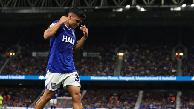 [VIDEO] Hinchas de Norwich le dedicaron canto con insultos a Marcelino Núñez