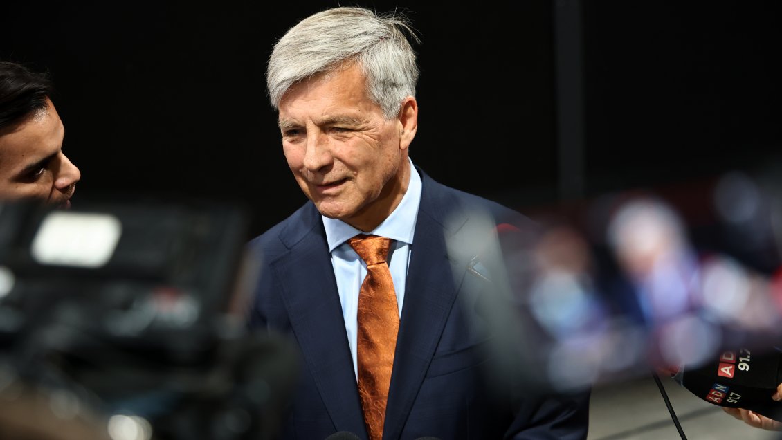 Mayne-Nicholls destaca preocupación de comandos rivales tras su ascenso en encuestas