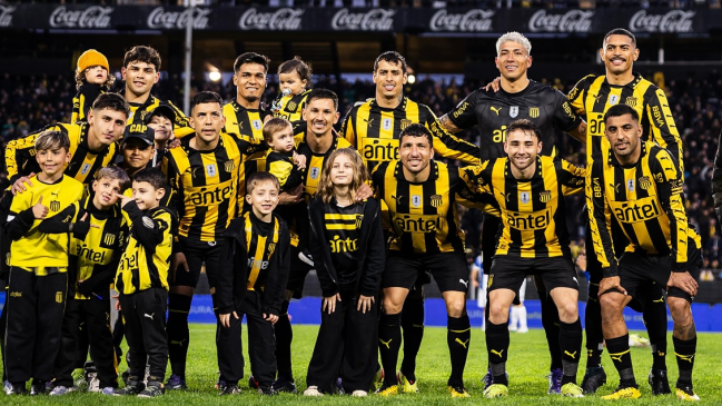 Peñarol de Brayan Cortés ganó para mantenerse puntero en Uruguay