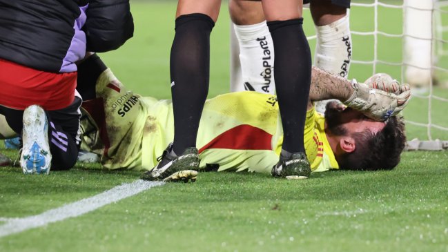 Fernando De Paul salió lesionado tras gran atajada en duelo de Colo Colo y Deportes Iquique