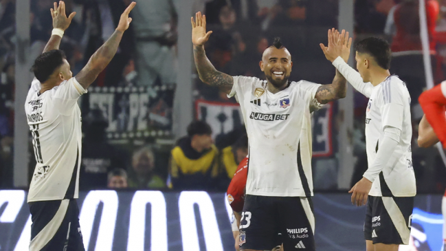 Colo Colo brilló en el Monumental y hundió a Deportes Iquique