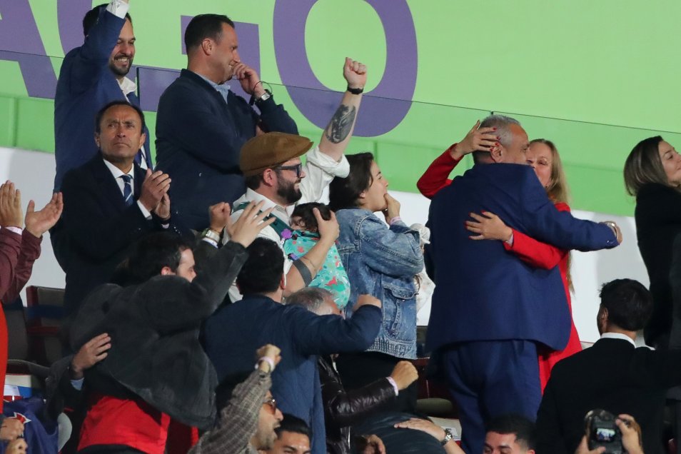 [Fotos] El Presidente Boric celebró junto a su hija Violeta el triunfo ...
