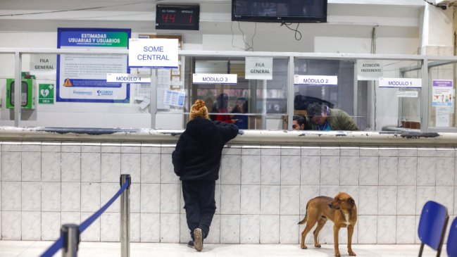 Mujer cobraba $10 mil por hacer fila en Cesfam de Pitrufquén y conseguir hora médica