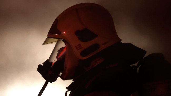 Costanera Center: Incendio en tienda del tercer piso obligó a evacuar a 2.000 trabajadores